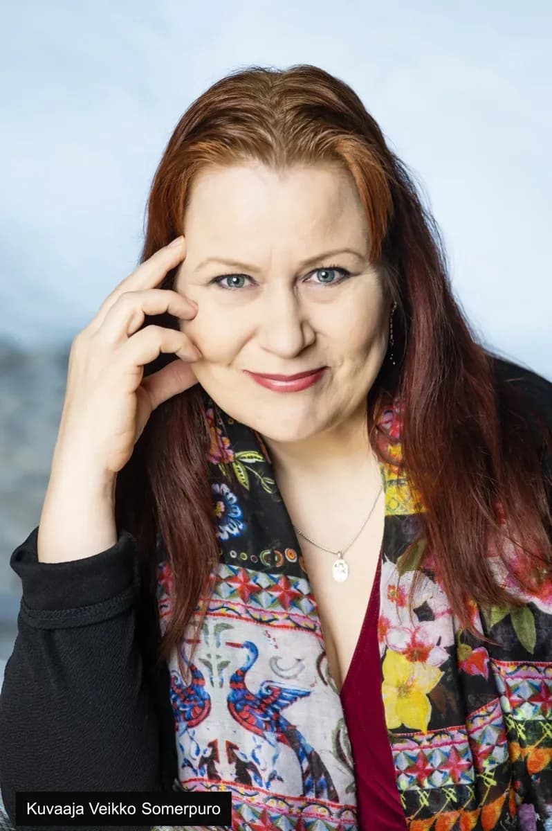 Elina Hiltunen at a speaking engagement, photo by Veikko Somerpuro