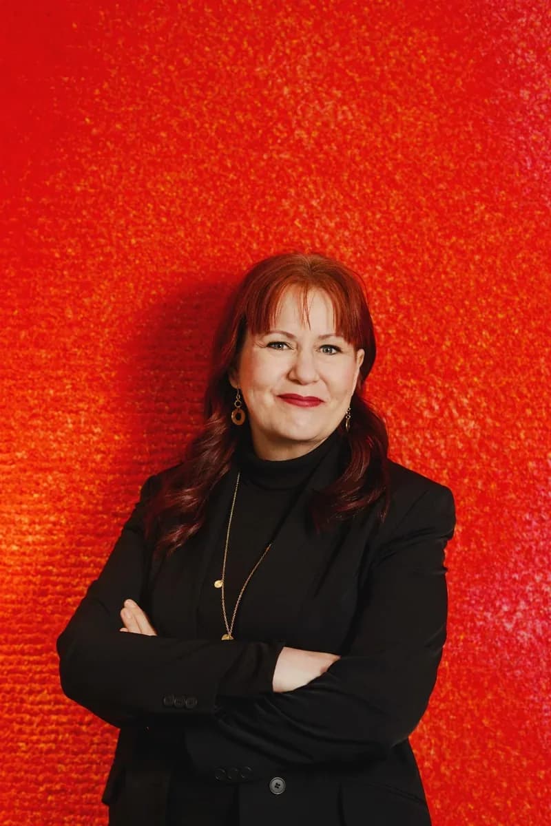 Dr. Elina Hiltunen portrait for Verbal International Speakers