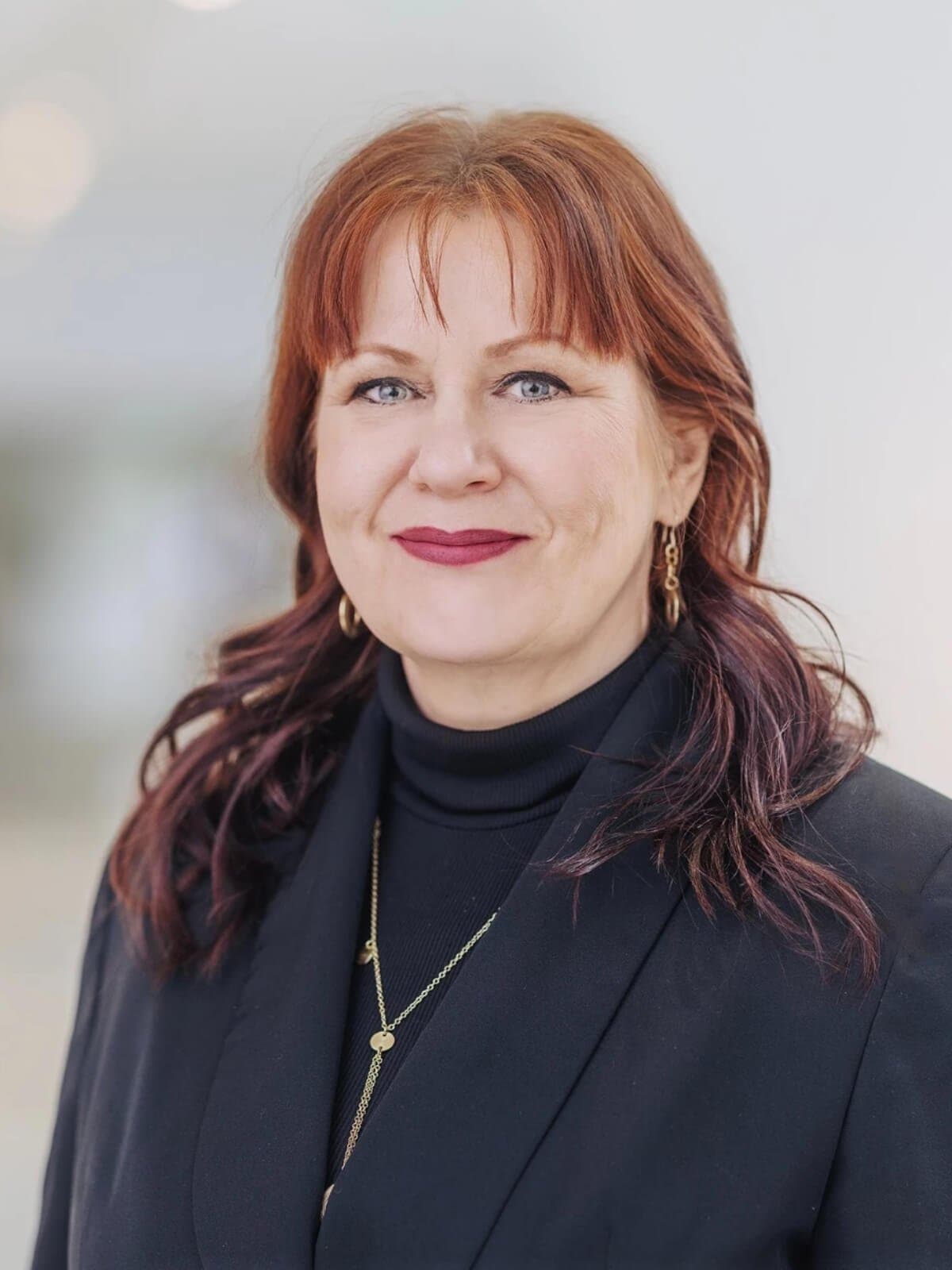 Dr. Elina Hiltunen, profile 1